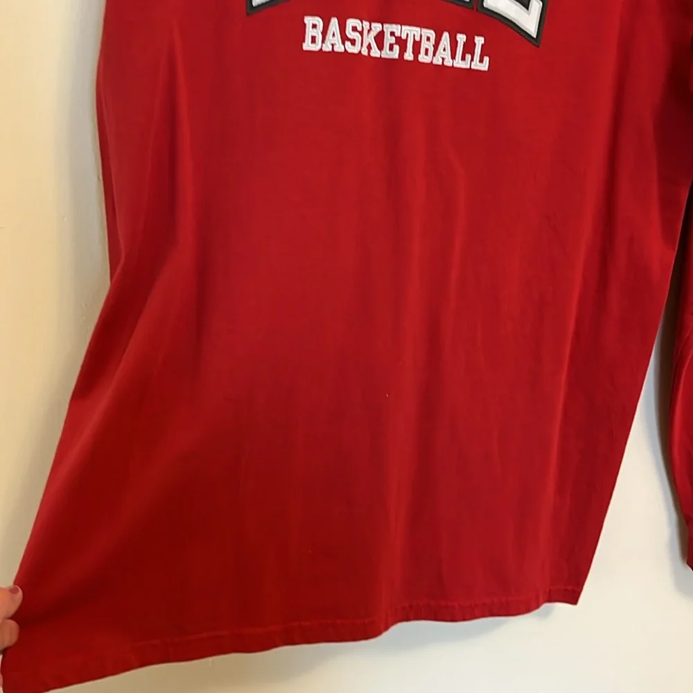 Nike basketball swoosh tee shirt size XL 18-20 red long sleeve cotton Spellout